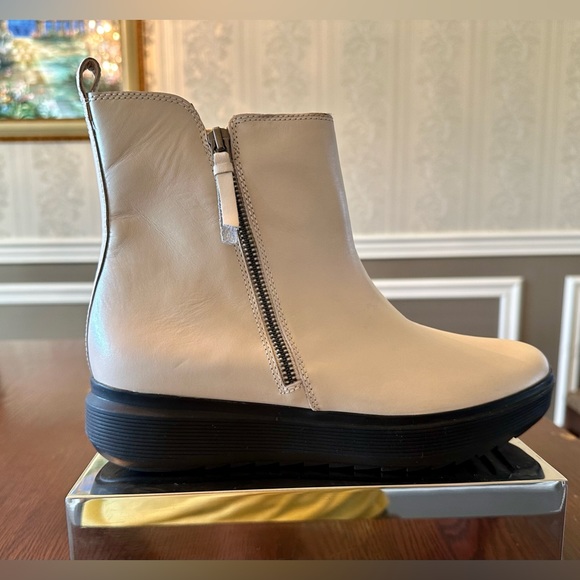 NWOT!🤩NATURALIZER!❄️Flat form/Ankle Boot/TALISE/Porcelain/Leather Zip/size-8.5 - Picture 6 of 16